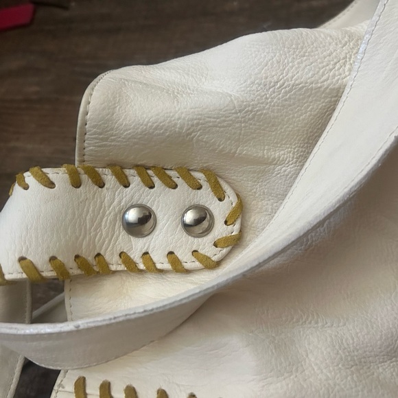 Via Repubblica NWOT large white bag! Larger stitch made in Italy and a nice bag - Picture 8 of 16